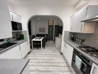 Rooms in lovely Victorian House - kitchen, bathroom for guest use only - Photo 21