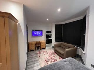 Rooms in lovely Victorian House - kitchen, bathroom for guest use only - Photo 7