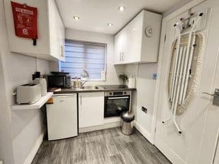Home From Home The Den Colnbrook - Photo 6