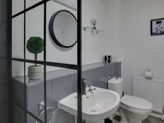 Entire home/flat perfect for contractors - Photo 12