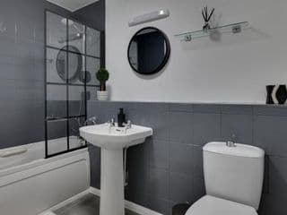 Entire home/flat perfect for contractors - Photo 13