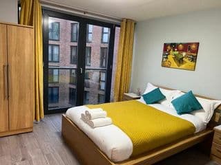 Stunning Top Floor Southside Apartment 2 BEDS PARKING WIFI NETFLIX - Photo 11