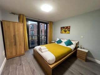 Stunning Top Floor Southside Apartment 2 BEDS PARKING WIFI NETFLIX - Photo 12