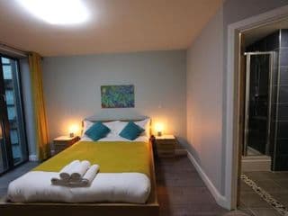 Stunning Top Floor Southside Apartment 2 BEDS PARKING WIFI NETFLIX - Photo 18