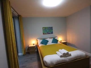 Stunning Top Floor Southside Apartment 2 BEDS PARKING WIFI NETFLIX - Photo 19