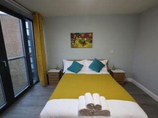 Stunning Top Floor Southside Apartment 2 BEDS PARKING WIFI NETFLIX - Photo 21
