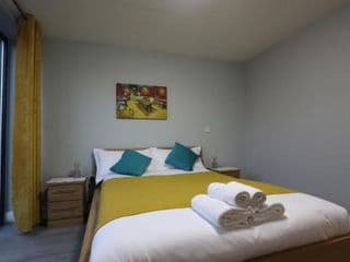 Stunning Top Floor Southside Apartment 2 BEDS PARKING WIFI NETFLIX - Photo 22