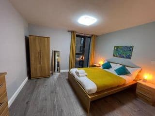 Stunning Top Floor Southside Apartment 2 BEDS PARKING WIFI NETFLIX - Photo 5