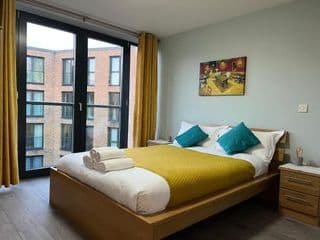 Stunning Top Floor Southside Apartment 2 BEDS PARKING WIFI NETFLIX - Photo 7
