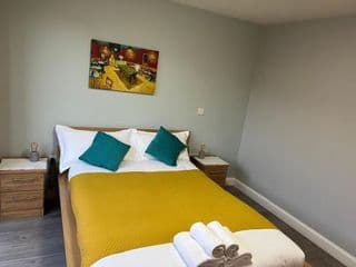 Stunning Top Floor Southside Apartment 2 BEDS PARKING WIFI NETFLIX - Photo 8
