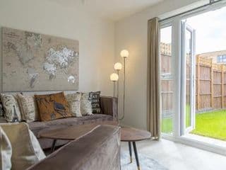Pass the Keys Cheerful 4 Bed Central Townhouse Garden & Parking - Photo 2