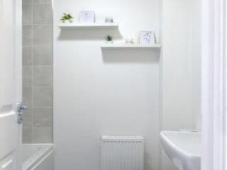 Pass the Keys Cheerful 4 Bed Central Townhouse Garden & Parking - Photo 20