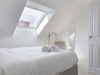 Pass the Keys Cheerful 4 Bed Central Townhouse Garden & Parking - Photo 9