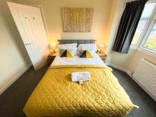 Arden House -Modern, Stylish 3-bed near Solihull, NEC, Resorts World, Airport,HS2 - Photo 2