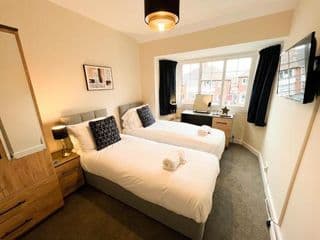Arden House -Modern, Stylish 3-bed near Solihull, NEC, Resorts World, Airport,HS2 - Photo 13