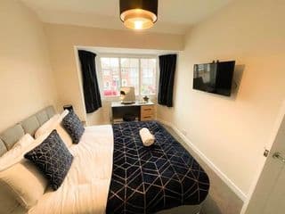 Arden House -Modern, Stylish 3-bed near Solihull, NEC, Resorts World, Airport,HS2 - Photo 10
