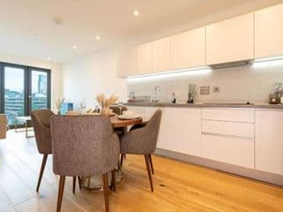 Luxe 1 Bedroom Comfy Apartment - City Centre - Photo 12