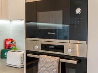 Luxe 1 Bedroom Comfy Apartment - City Centre - Photo 15