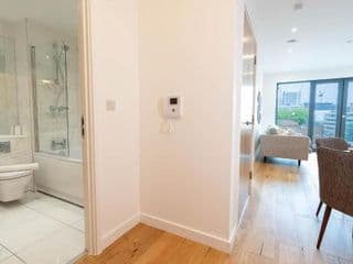 Luxe 1 Bedroom Comfy Apartment - City Centre - Photo 17