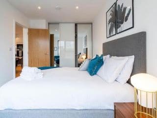 Luxe 1 Bedroom Comfy Apartment - City Centre - Photo 4