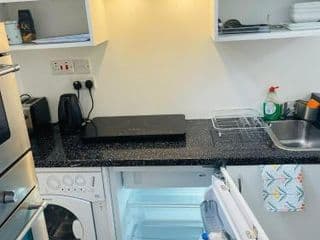Femros Cosy one bed apt,12mins to Birmingham city ctr - Photo 4