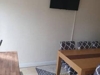 CONTRACTORS & FAMILIES 5 BEDROOM HOUSE 7 BEDS - WIFI *GARDEN* PARKING - Photo 7