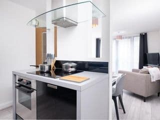 Fairytale 2 Bedroom Apartment City Centre Free Parking - Photo 2