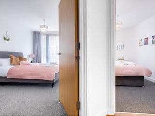 Fairytale 2 Bedroom Apartment City Centre Free Parking - Photo 5