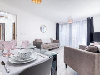Fairytale 2 Bedroom Apartment City Centre Free Parking - Photo 6