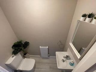 New Stylish Sleeps 7 free parking contractors welcome - Photo 11