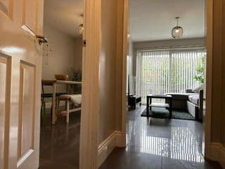 New Stylish Sleeps 7 free parking contractors welcome - Photo 23
