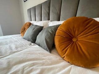 New Stylish Sleeps 7 free parking contractors welcome - Photo 8