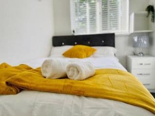 Mayfair Place - Cosy 3 Bedroom House with Free Parking - Photo 20