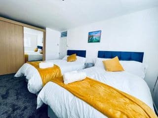 Mayfair Place - Cosy 3 Bedroom House with Free Parking - Photo 22