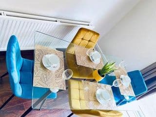 Mayfair Place - Cosy 3 Bedroom House with Free Parking - Photo 5