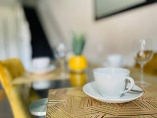 Mayfair Place - Cosy 3 Bedroom House with Free Parking - Photo 7