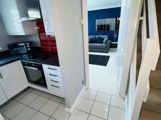 Modern Home, Close to the City Centre with Parking - Photo 3