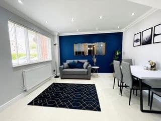 Modern Home, Close to the City Centre with Parking - Photo 7
