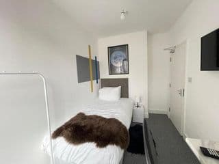 St Peter's Shared House - Photo 9