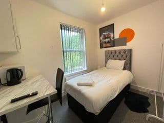 St Peter's Shared House - Photo 10