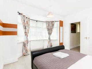 Beautiful 6 bedroom house for 15 guests next to Edgbaston Stadium - Photo 10