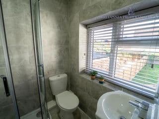 Lovely Studio close to city and UOB for Short term stays with 50ich TV's and WIFI! - Photo 17