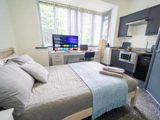 Lovely Studio close to city and UOB for Short term stays with 50ich TV's and WIFI! - Photo 18