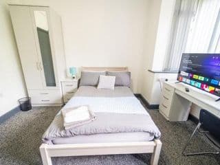 Lovely Studio close to city and UOB for Short term stays with 50ich TV's and WIFI! - Photo 19