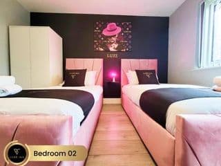 Requin Holiday Home Luxury 4 Bedroom, City Centre - Photo 21