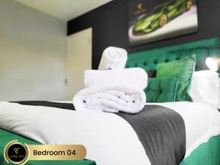 Requin Holiday Home Luxury 4 Bedroom, City Centre - Photo 5