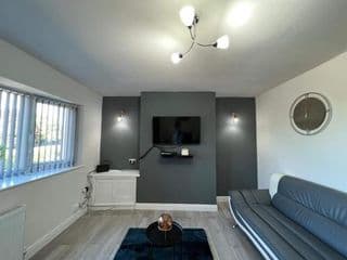 Cosy, Modern Home Near BHX, NEC and City Centre - Photo 4