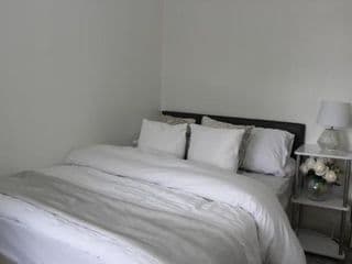 Luxury 3 Bedroom House - Photo 2