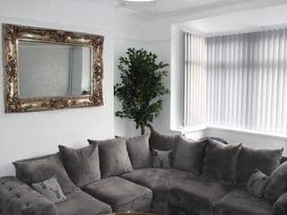 Luxury 3 Bedroom House - Photo 14