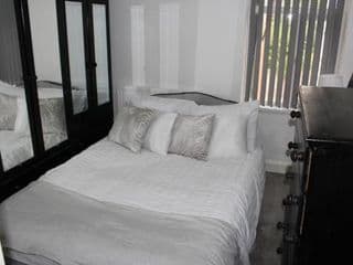 Luxury 3 Bedroom House - Photo 15